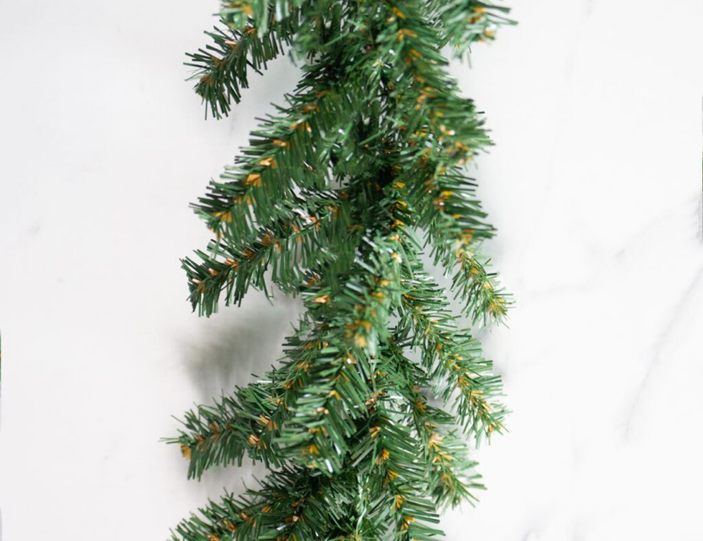 Гирлянда хвойная 270х20 см ПВХ Winter Deco